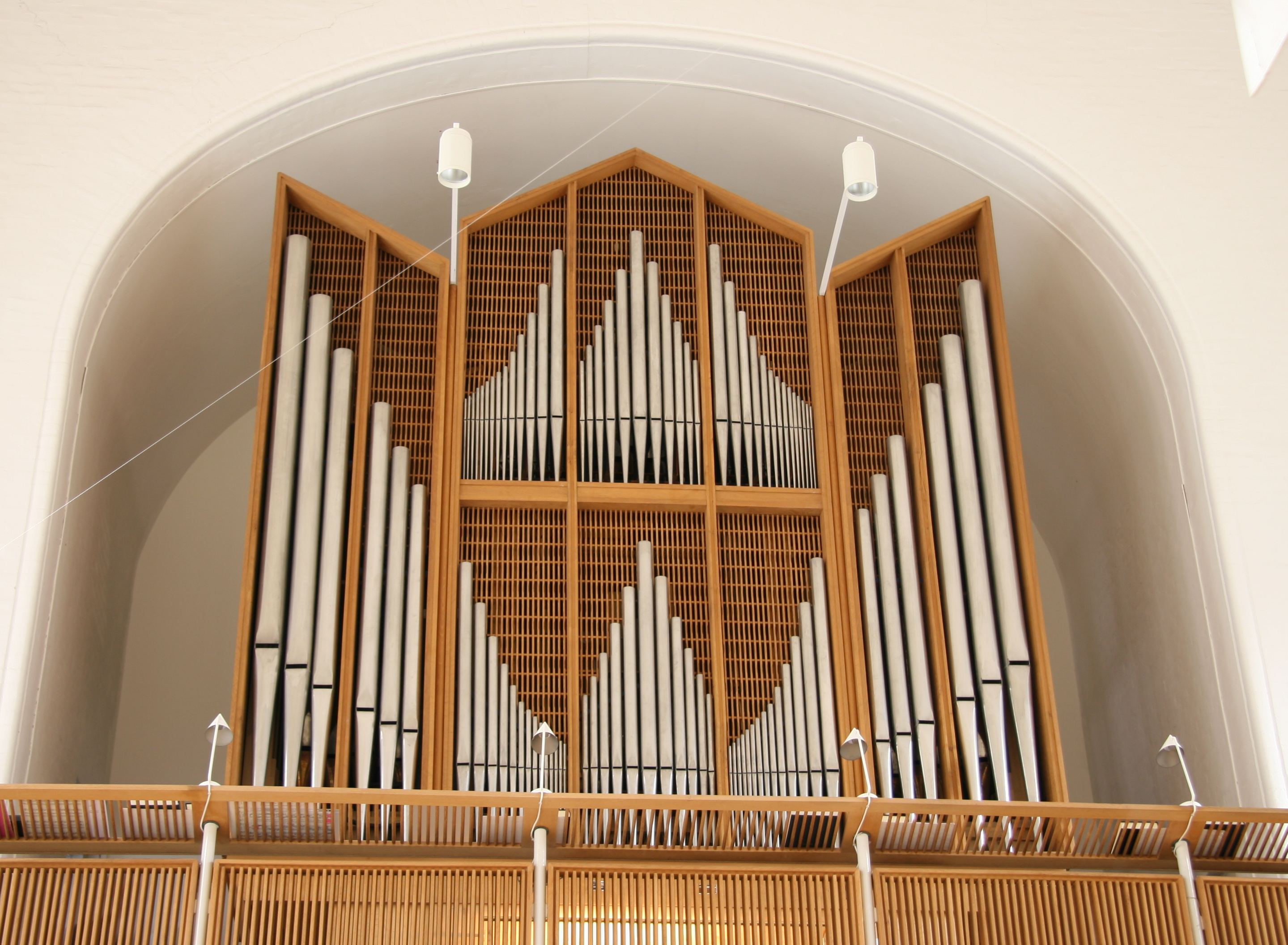 Frihavnskirken_Copenhagen_organ.jpg